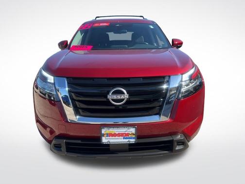 2022 Nissan Pathfinder SV