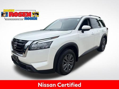 White 2024 Nissan Pathfinder SV
