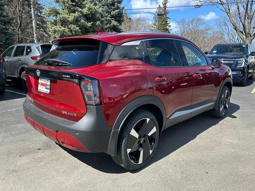 2025 Nissan Kicks SR