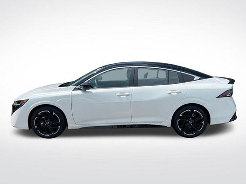Aspen White / Super Black 2026 Nissan Sentra SR