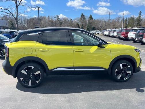 2025 Nissan Kicks SR