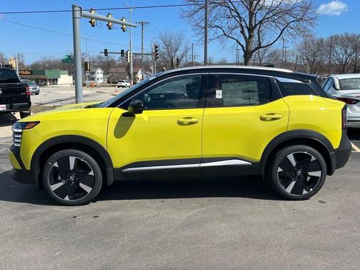 2025 Nissan Kicks SR