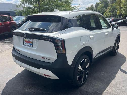 2025 Nissan Kicks SR
