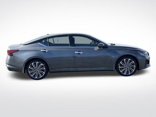 2025 Nissan Altima SL