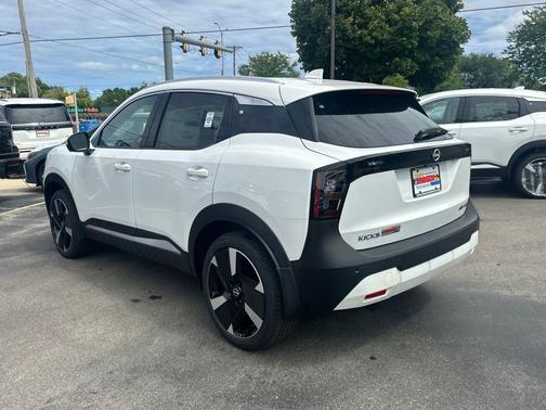 2025 Nissan Kicks SR