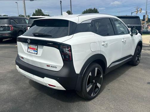 2025 Nissan Kicks SR