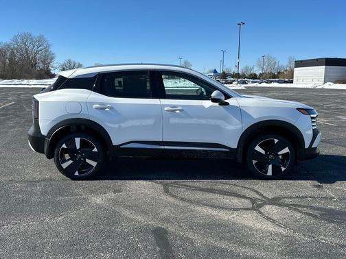2025 Nissan Kicks SR