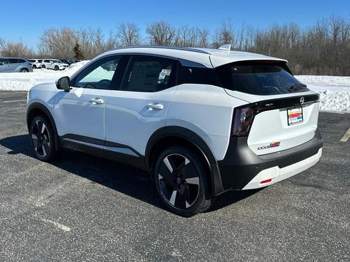 2025 Nissan Kicks SR