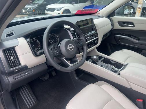 2024 Nissan Pathfinder SL