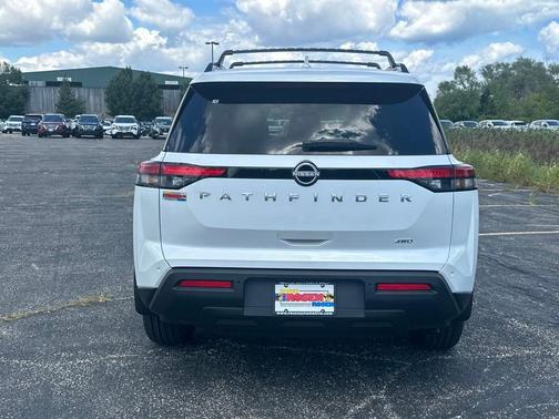 2025 Nissan Pathfinder SV