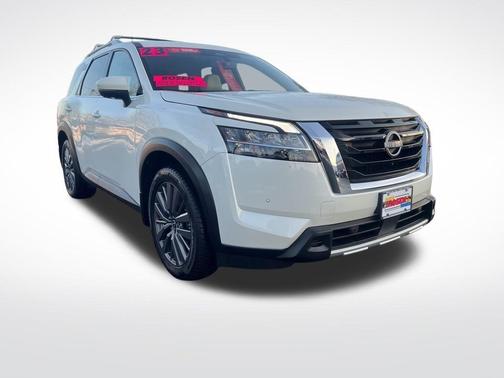 2023 Nissan Pathfinder SL