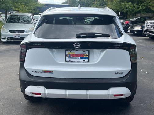 2025 Nissan Kicks SV