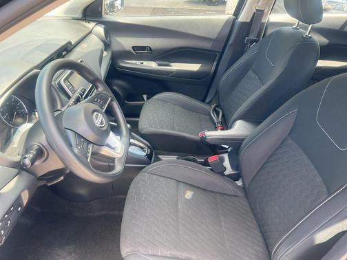 Super Black 2022 Nissan Kicks S