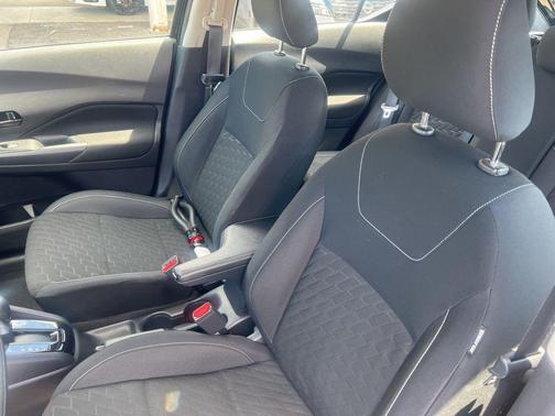 Super Black 2022 Nissan Kicks S