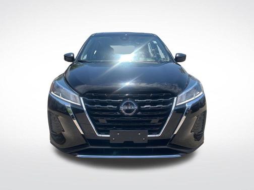 Super Black 2022 Nissan Kicks S