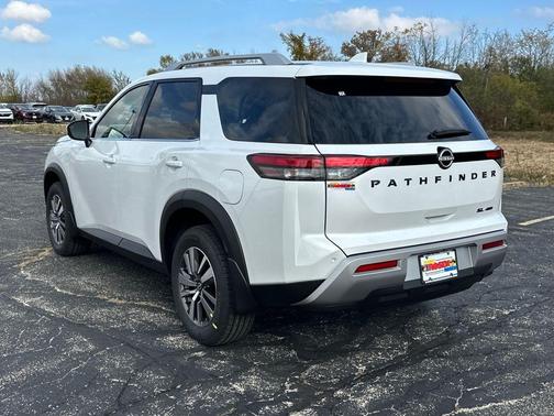 2025 Nissan Pathfinder SL