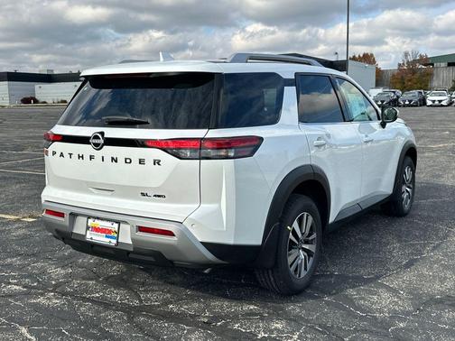 2025 Nissan Pathfinder SL