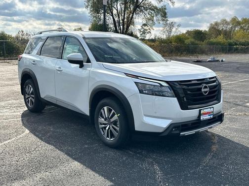 2025 Nissan Pathfinder SL