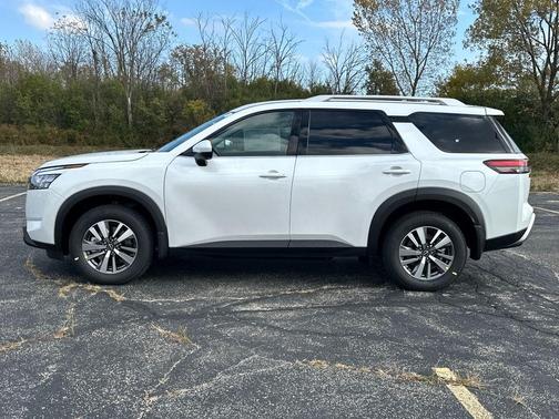2025 Nissan Pathfinder SL