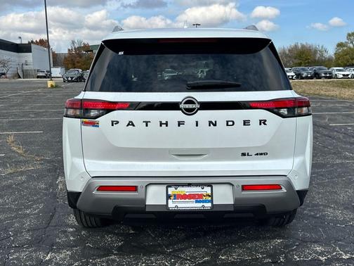 2025 Nissan Pathfinder SL