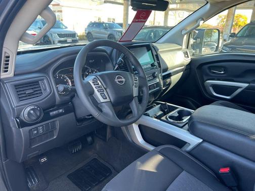 2024 Nissan Titan SV