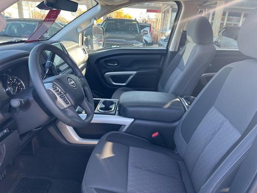 2024 Nissan Titan SV