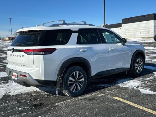 2025 Nissan Pathfinder SL