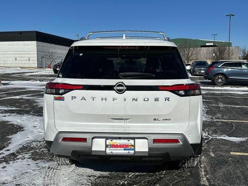 2025 Nissan Pathfinder SL