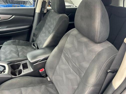 Brilliant Silver 2016 Nissan Rogue SV