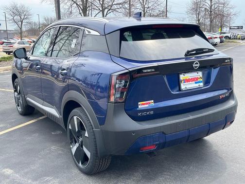 2025 Nissan Kicks SR