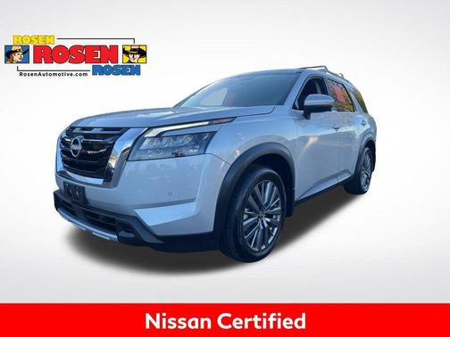 2025 Nissan Pathfinder SL