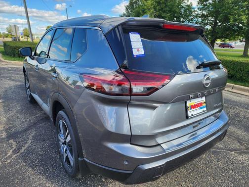 2025 Nissan Rogue SL