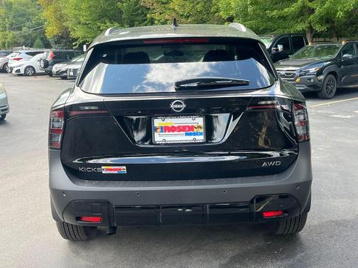2025 Nissan Kicks SV
