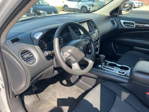 Brilliant Silver Metallic 2018 Nissan Pathfinder SV