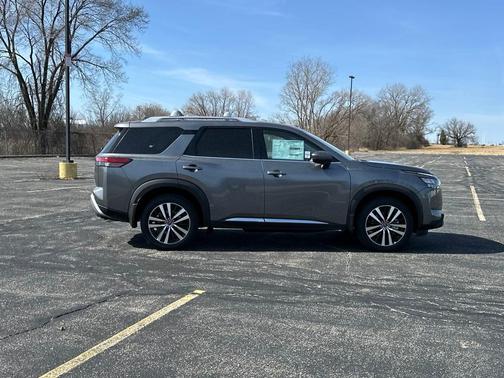 2025 Nissan Pathfinder Platinum