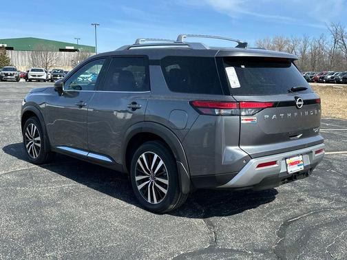 2025 Nissan Pathfinder Platinum