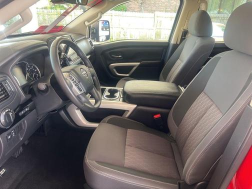2024 Nissan Titan SV