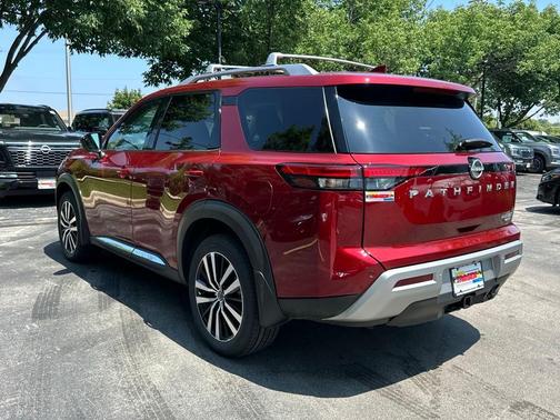2025 Nissan Pathfinder Platinum