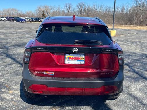 2025 Nissan Kicks SR