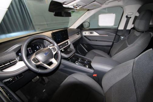 White Metallic 2025 Ford Explorer Active