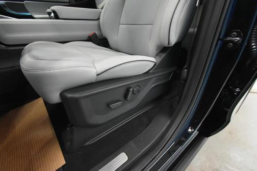 Agate Black 2026 Ford Expedition Platinum