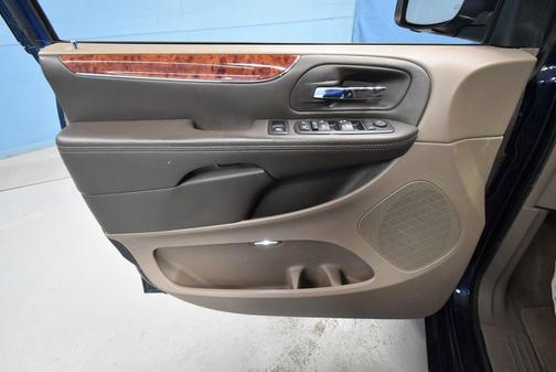 True Blue Pearlcoat 2016 Chrysler Town & Country Touring
