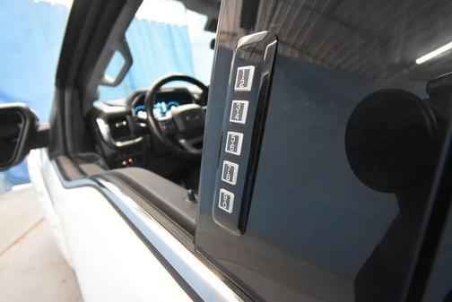 Oxford White 2022 Ford F-150 Lariat