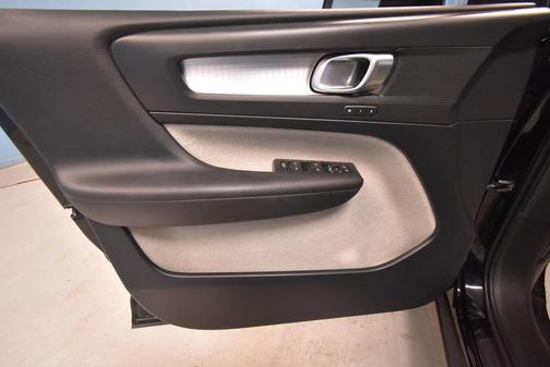 2019 Volvo XC40 T5 Momentum