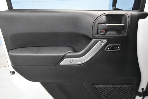 Bright White Clearcoat 2015 Jeep Wrangler Unlimited Sahara