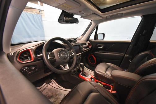 Glacier Metallic 2021 Jeep Renegade Trailhawk
