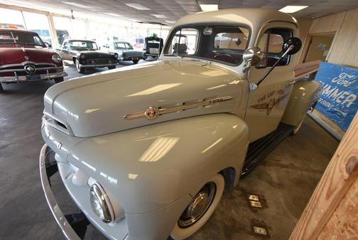 1952 Ford F1 