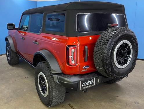 Hot Pepper Red Metallic Tinted Clearcoat 2023 Ford Bronco Badlands