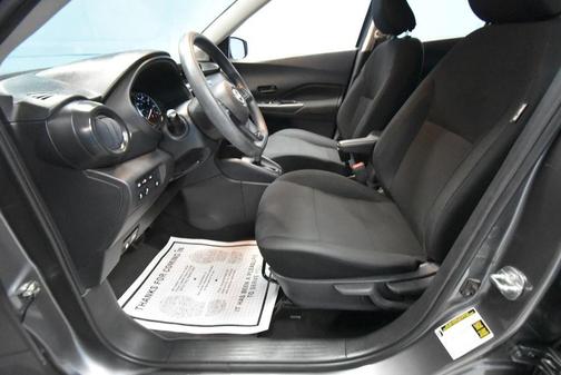 Gun Metallic 2024 Nissan Kicks S
