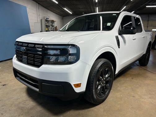 Oxford White 2024 Ford Maverick Lariat